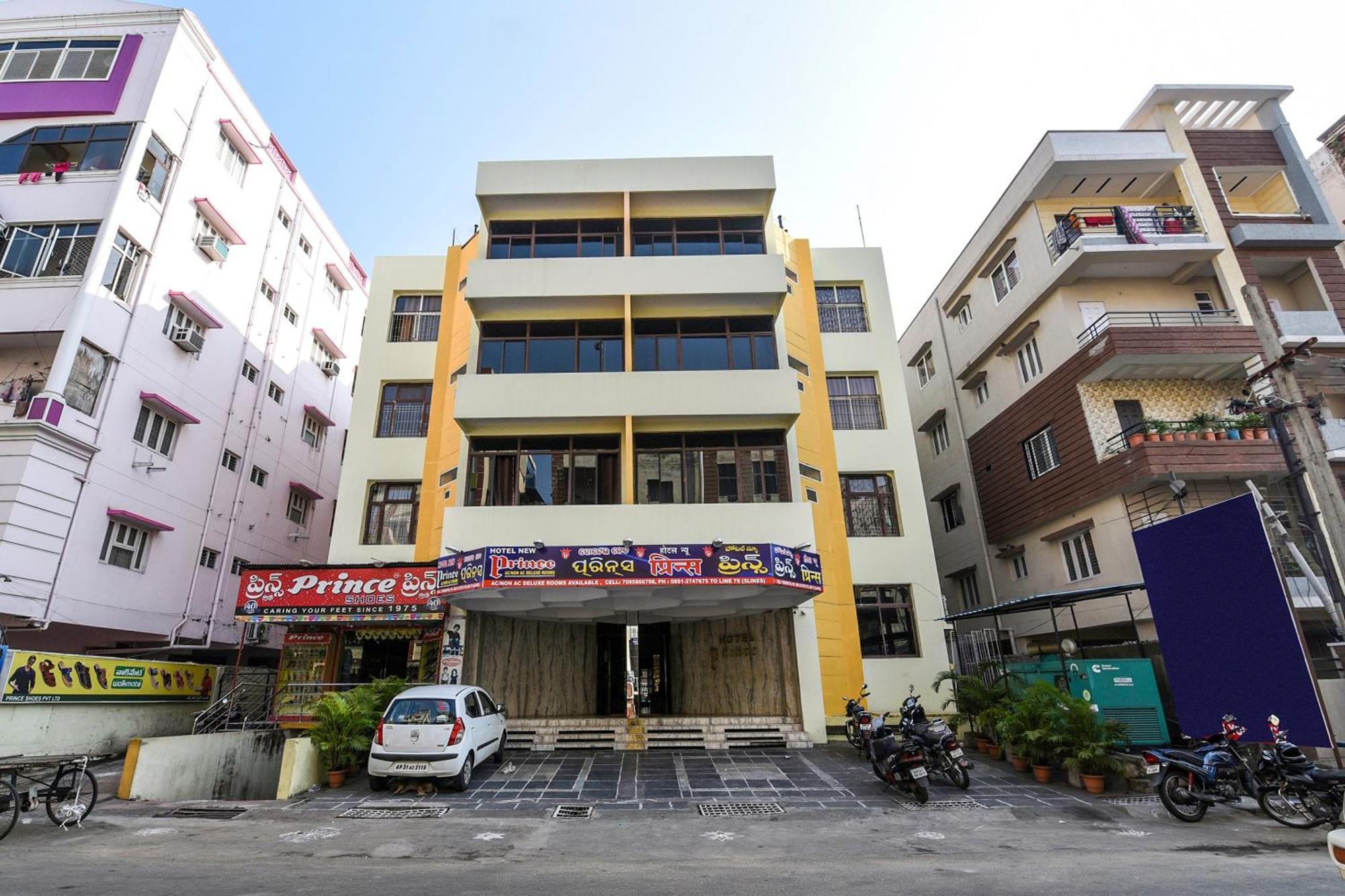 Oyo 18698 Hotel New Prince Visakhapatnam Exterior photo